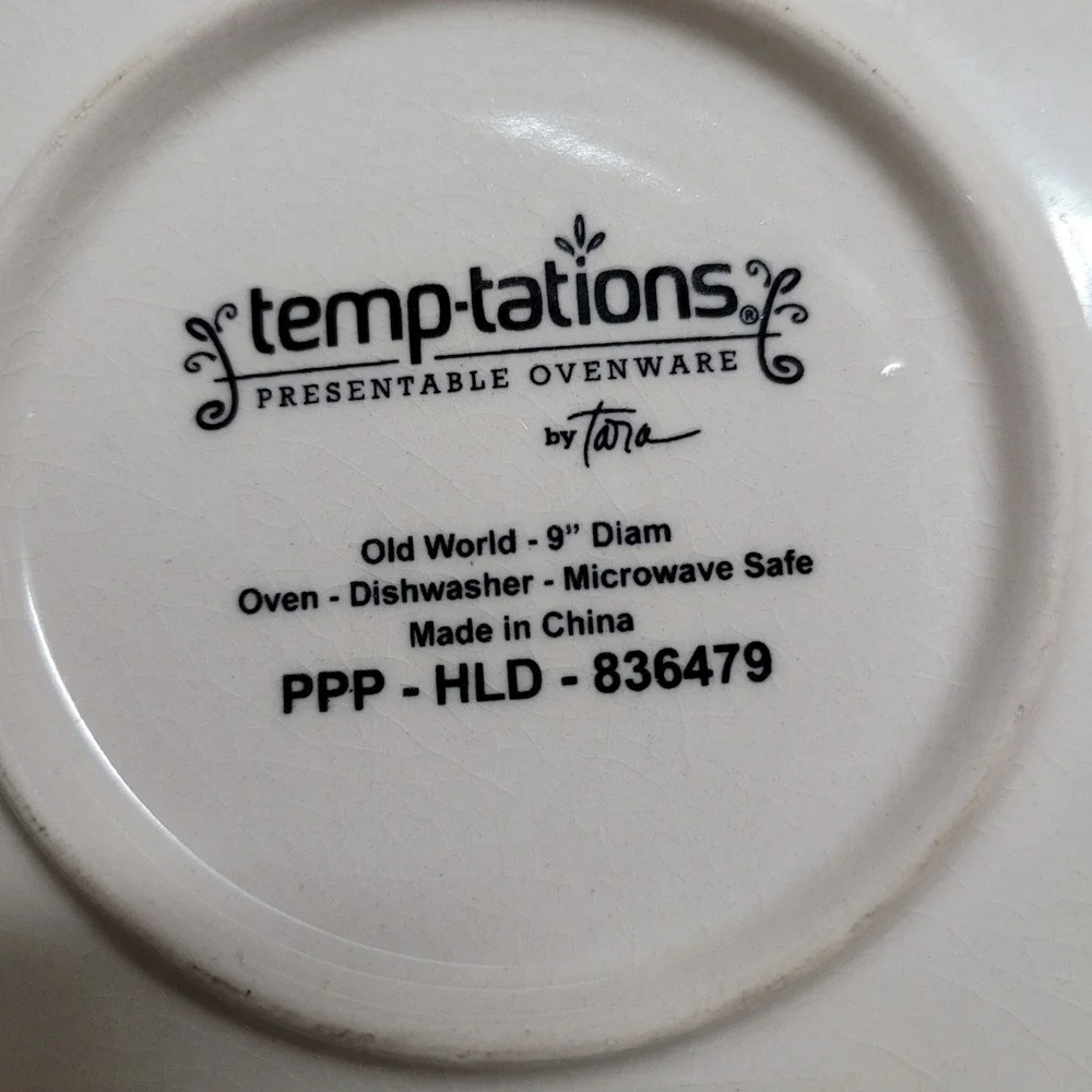 Temp-tations Old World Plum 9 Inch Round Baker with Lid Serving Dish Cottagecore